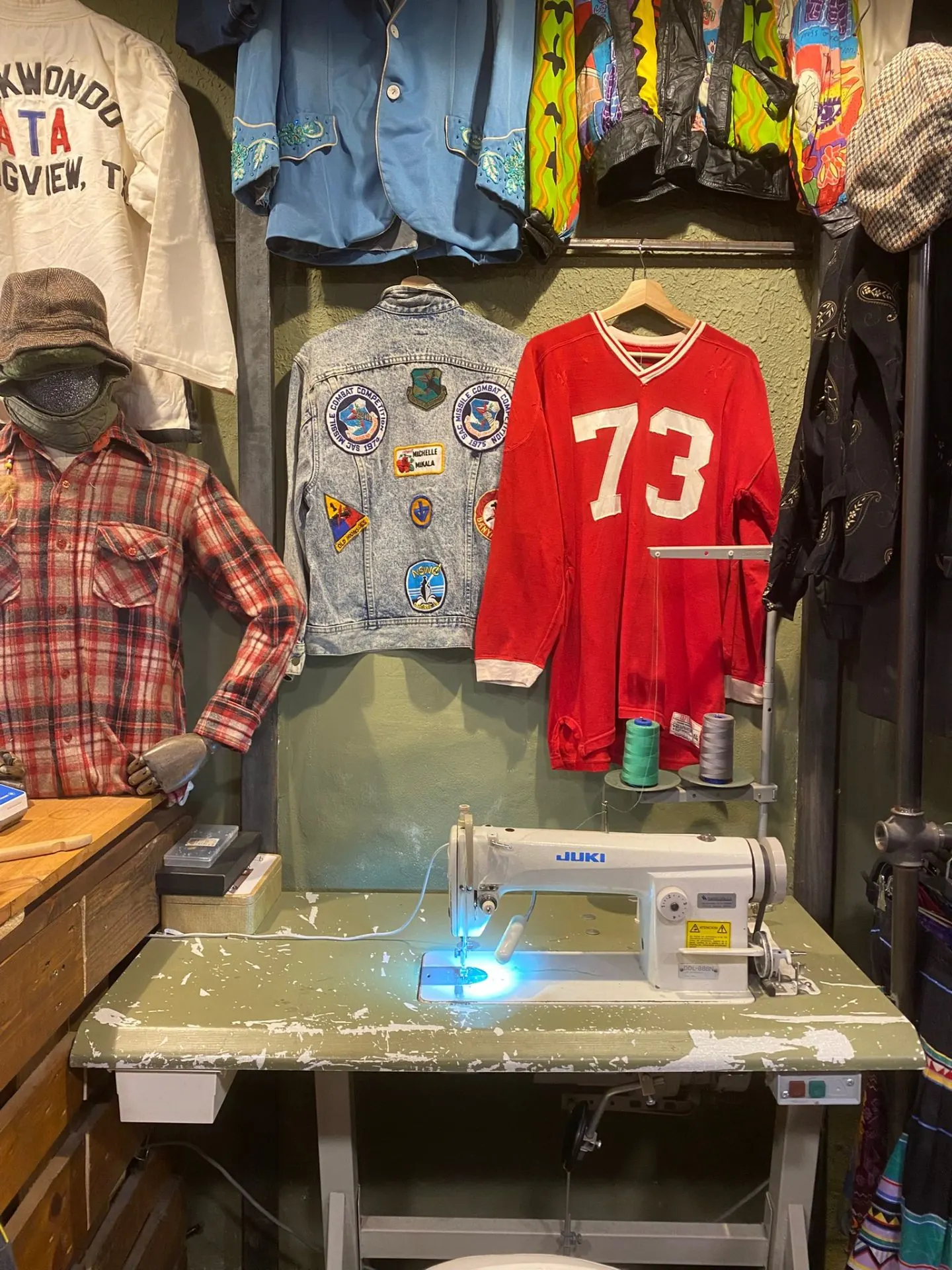 Taller de costura dentro de Vendimia Vintage Barcelona